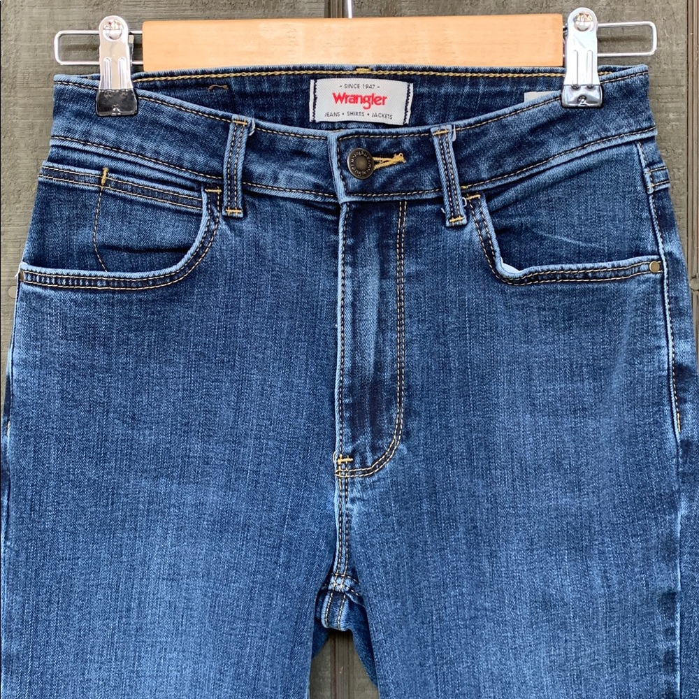 Wrangler High Rise True Straight - Picture 3 of 6